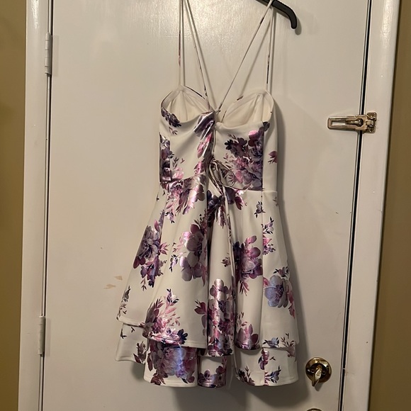 Juniors short, formal dress. - Picture 2 of 2